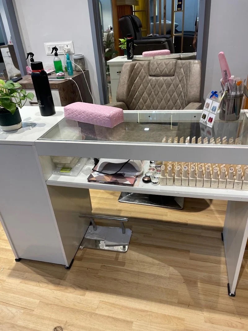 Salon styling station